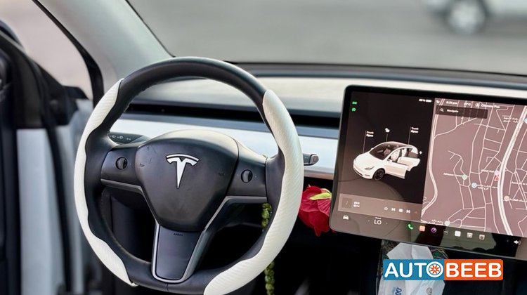 Tesla Y 2023