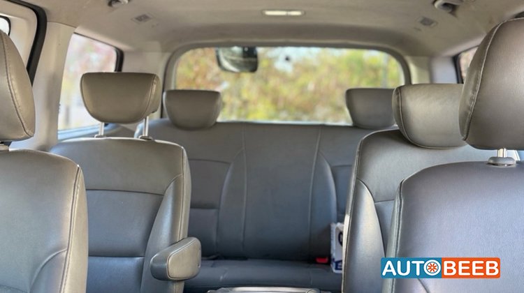 Minibus Hyundai 2012