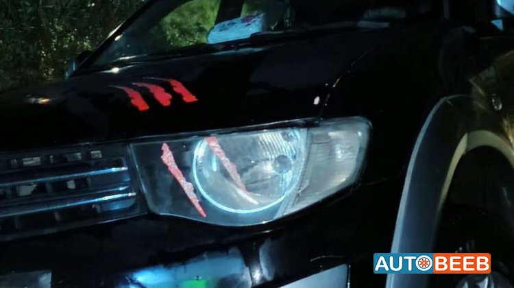ميتسوبيشي L200 2012