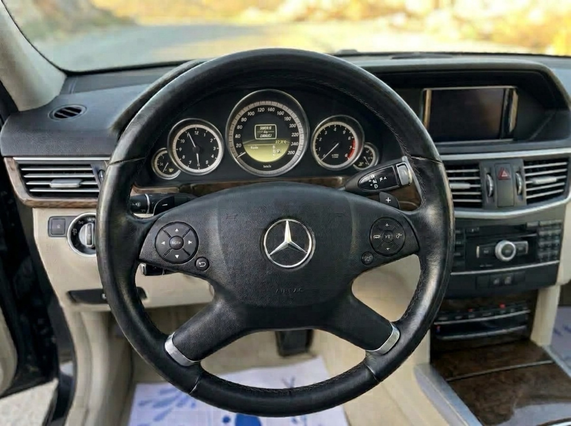 مرسيدس بنز E200 2012