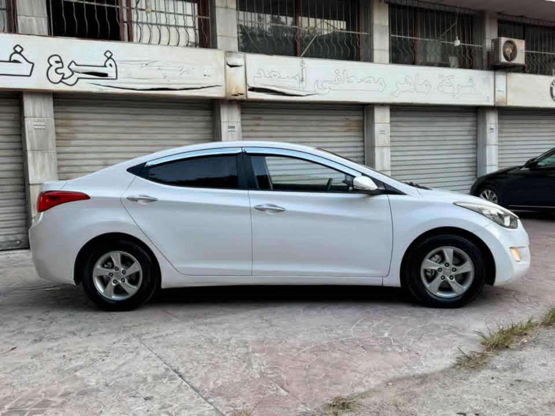 هيونداي افانتي 2012