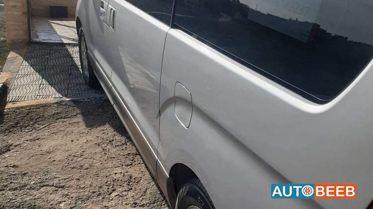 Minibus Hyundai 2010
