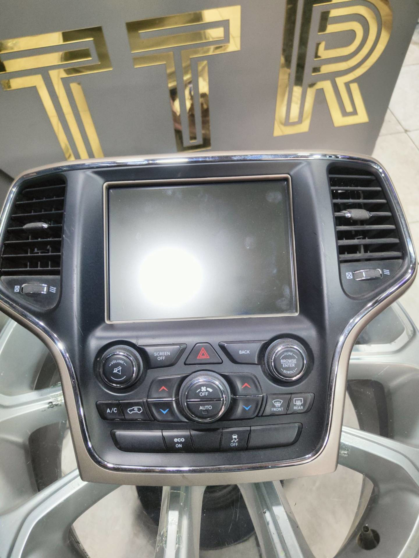 Cabin Dashboard Jeep Grand Cherokee