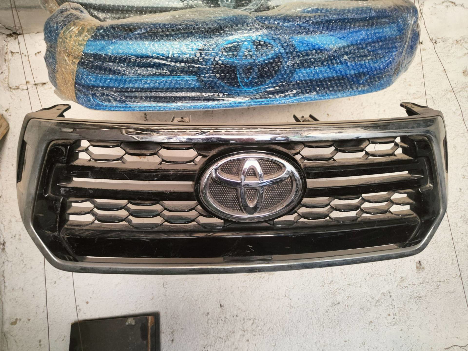 Body Grilles Toyota Hilux