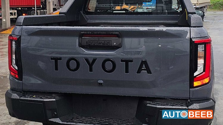 Toyota Hilux 2027