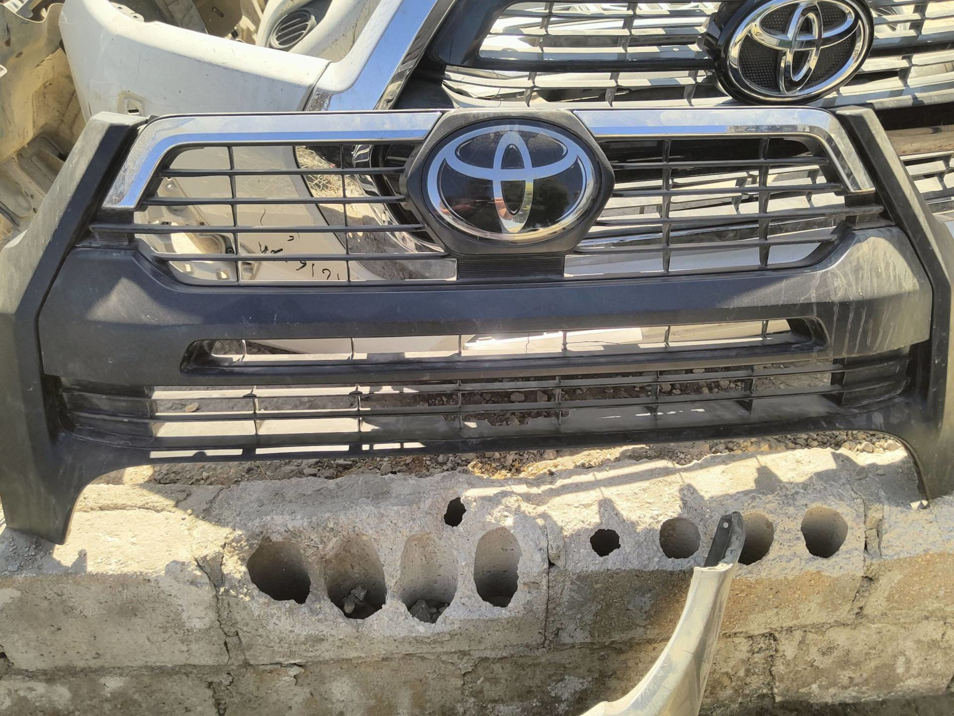 Body Grilles Toyota Hilux