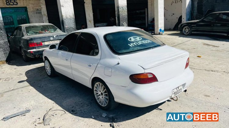 هيونداي افانتي 1996