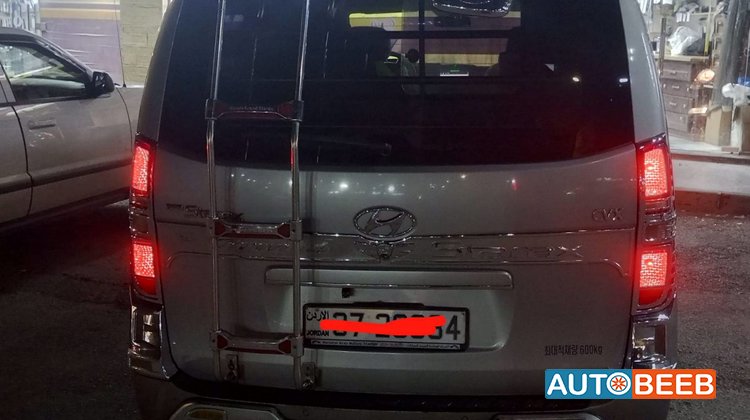 Minibus Hyundai 2013