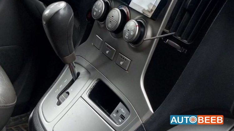 Minibus Hyundai 2013
