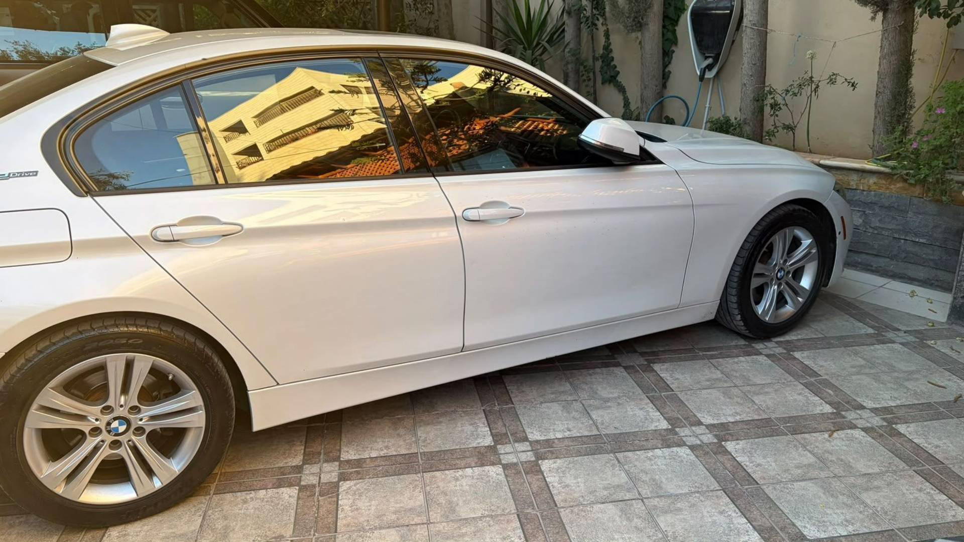 بي ام دبليو 330e 2016