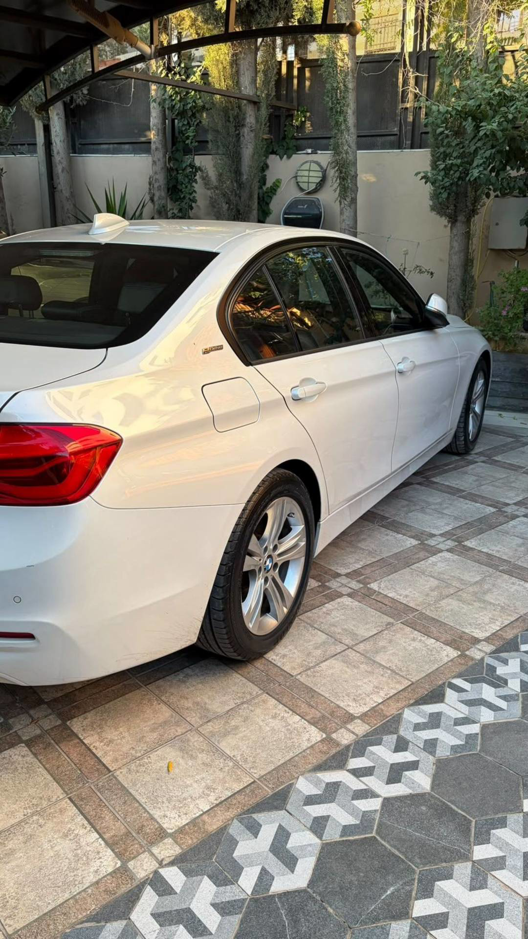 بي ام دبليو 330e 2016