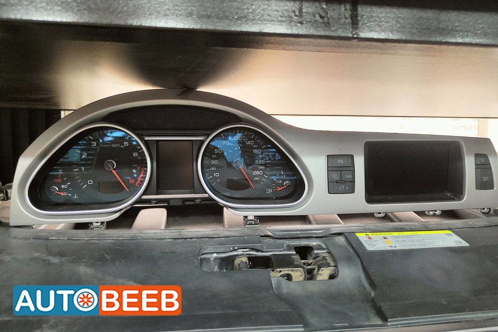 Cabin Dashboard Audi Q7