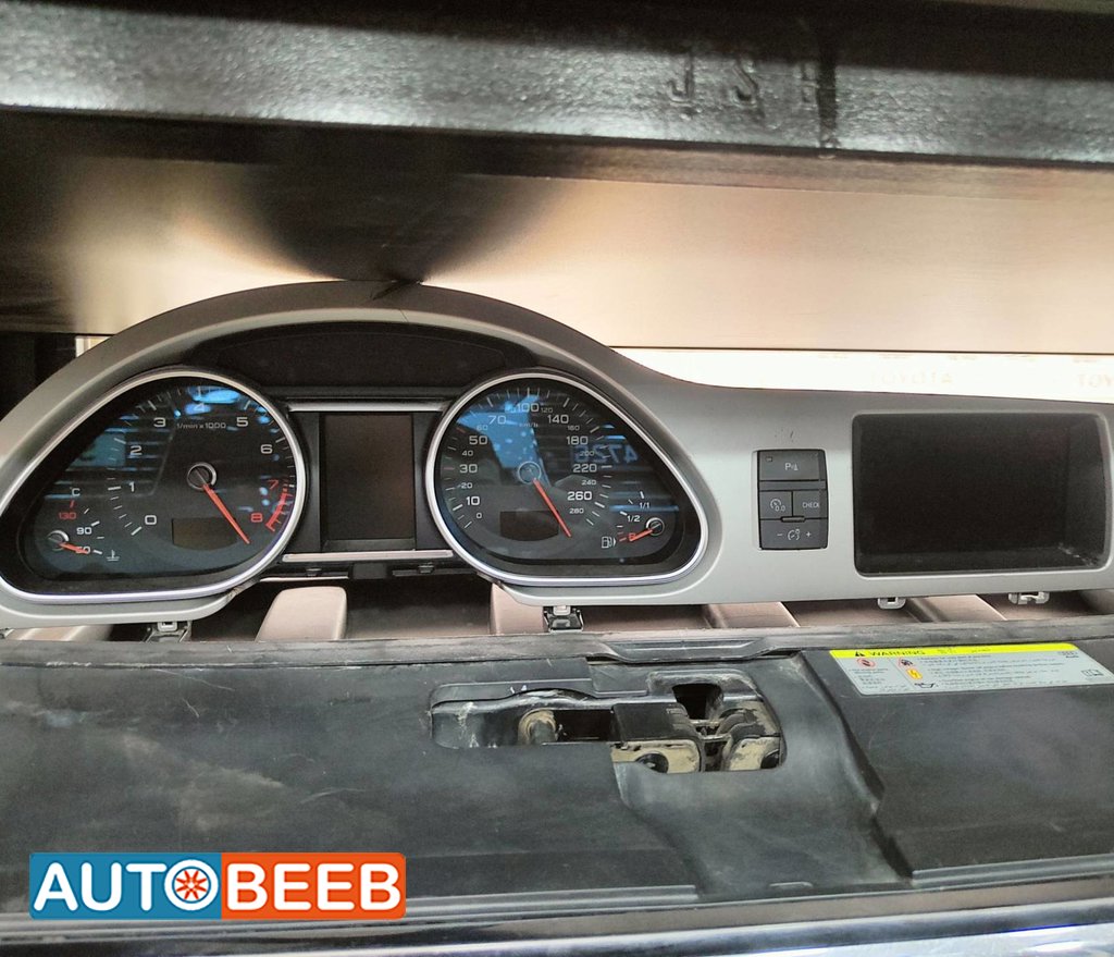 Cabin Dashboard Audi Q7