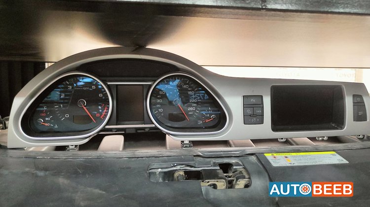 Cabin Dashboard Audi Q7