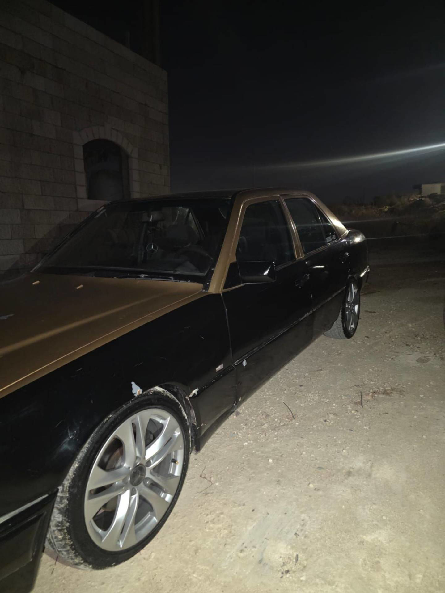 مرسيدس بنز E200 1985