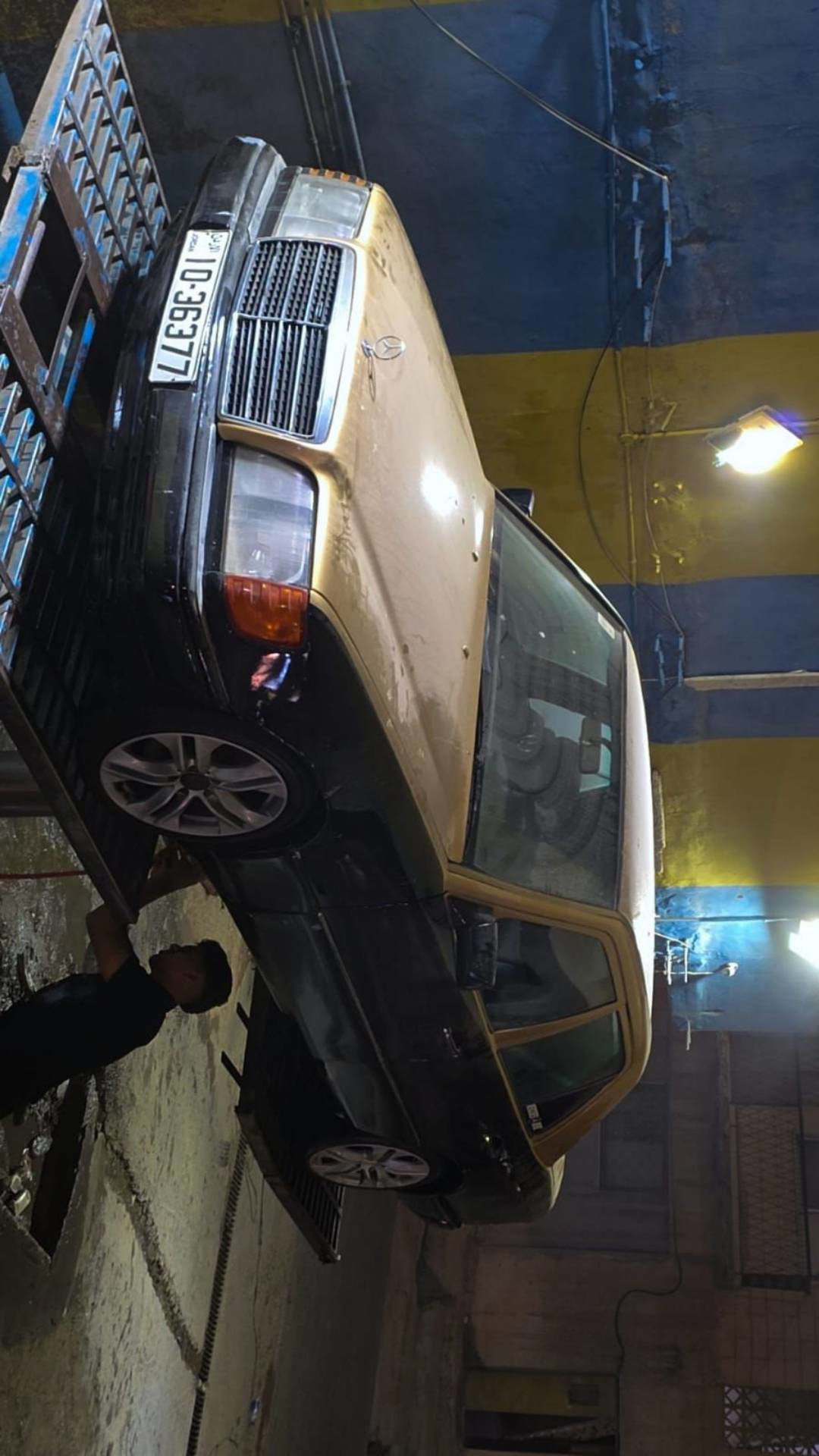 مرسيدس بنز E200 1985
