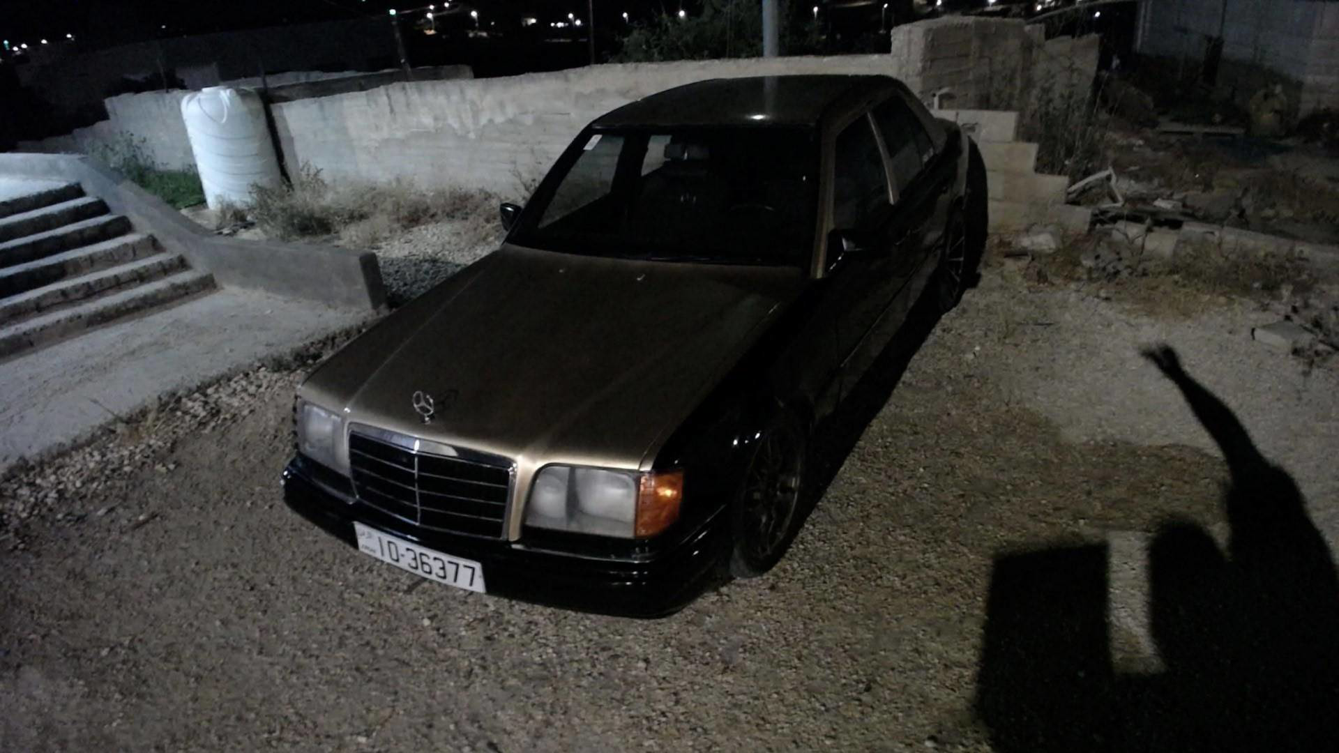 مرسيدس بنز E200 1985