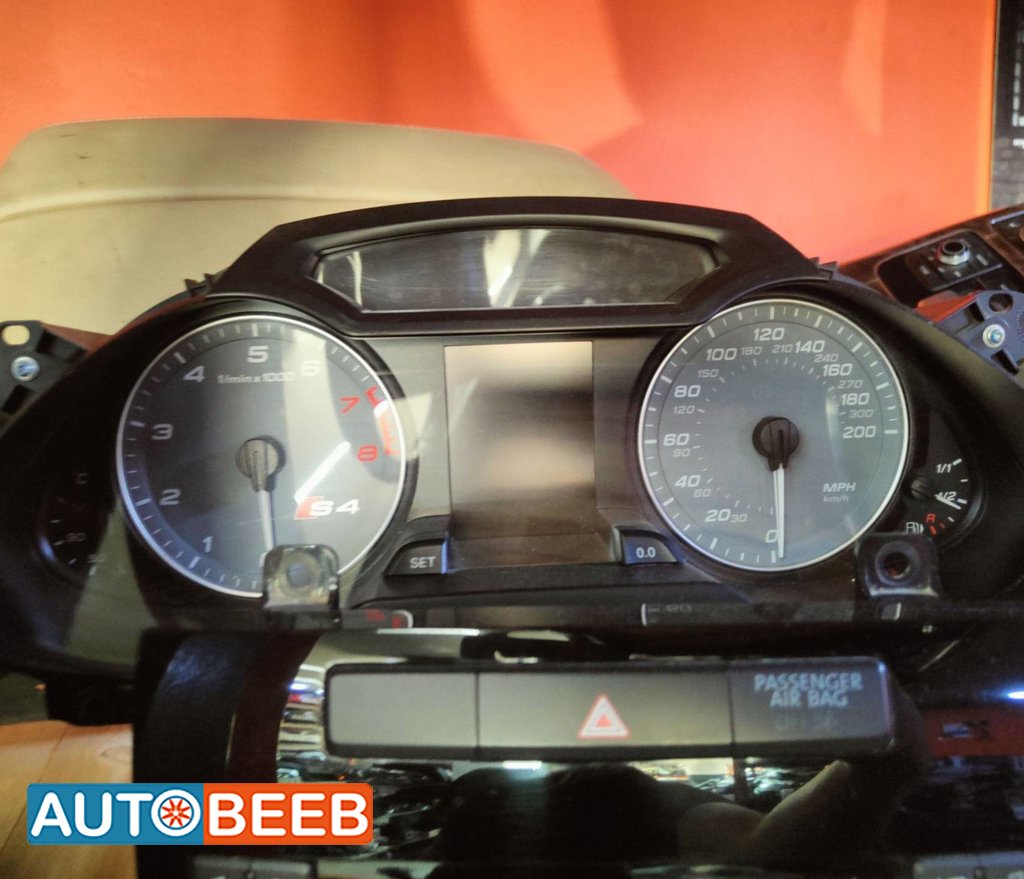 Cabin Dashboard Audi S4