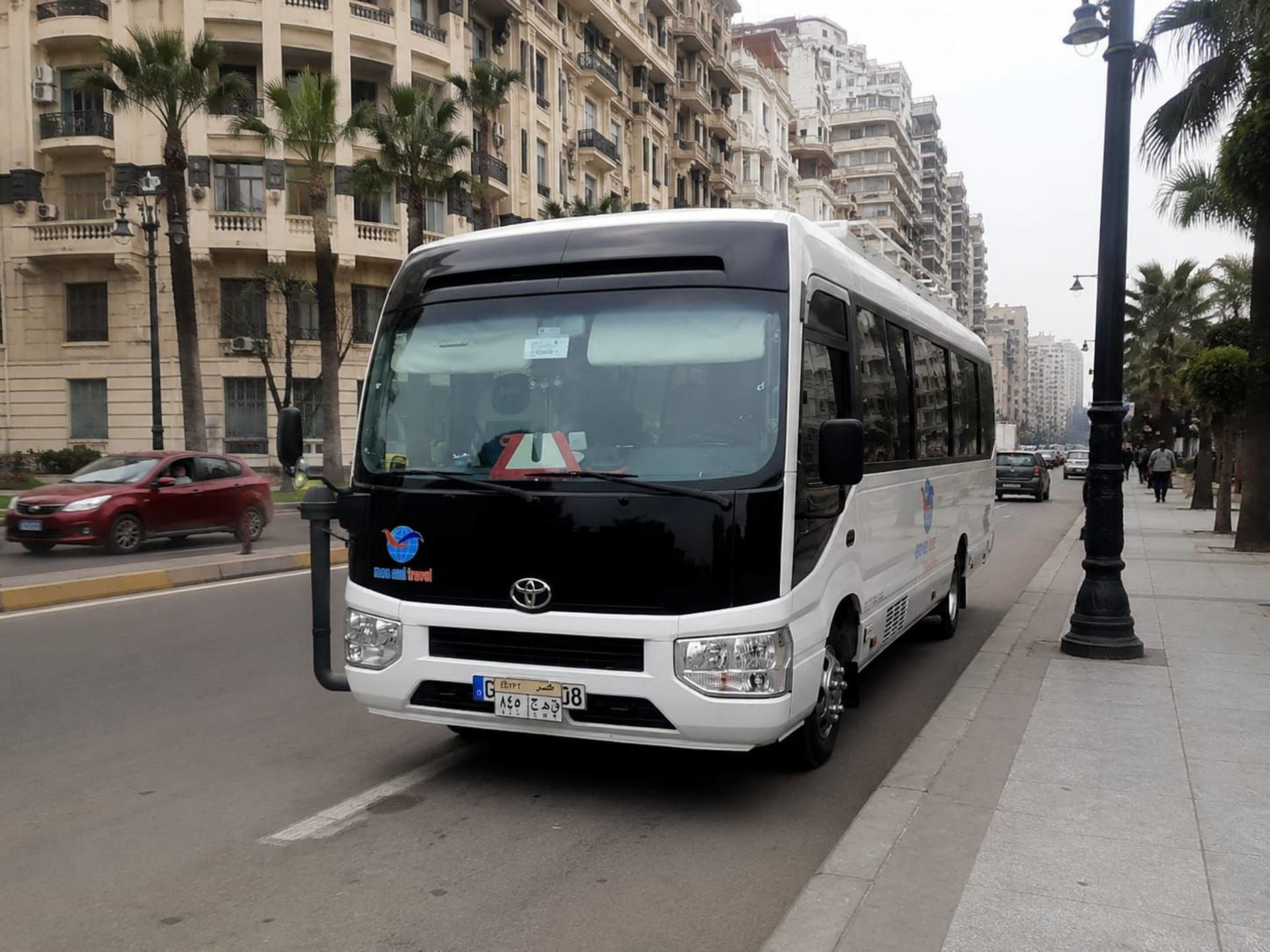 باص سياحي تويوتا 2025