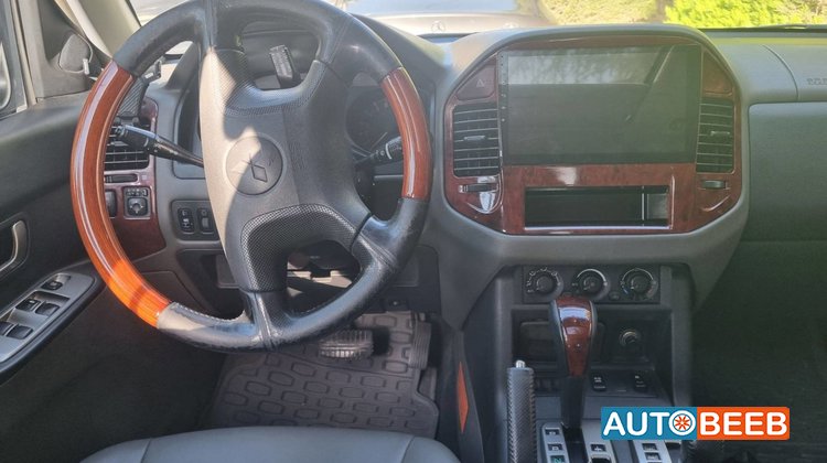 Mitsubishi Pajero 2004