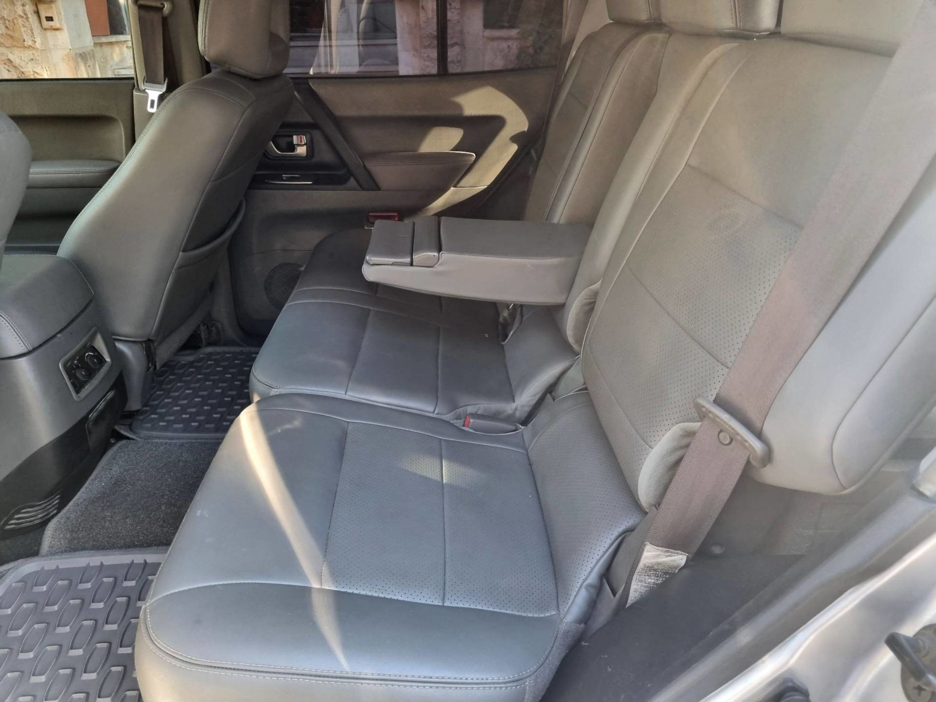 Mitsubishi Pajero 2004
