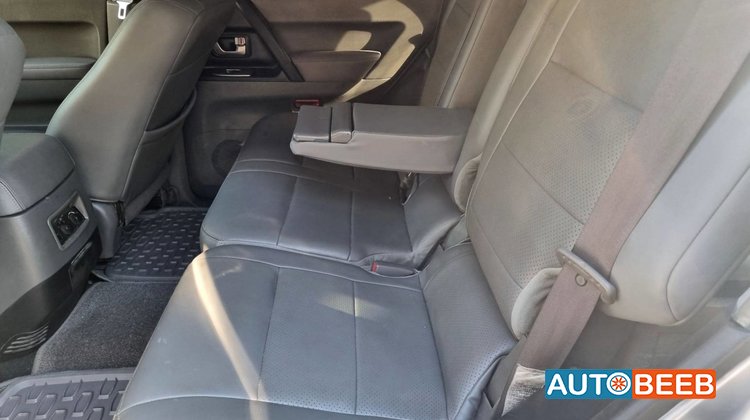 Mitsubishi Pajero 2004