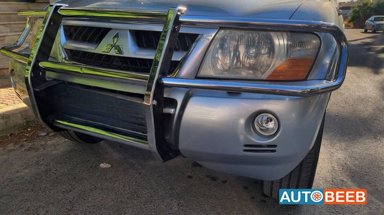 Mitsubishi Pajero 2004