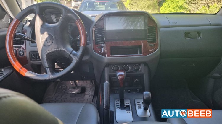 Mitsubishi Pajero 2004