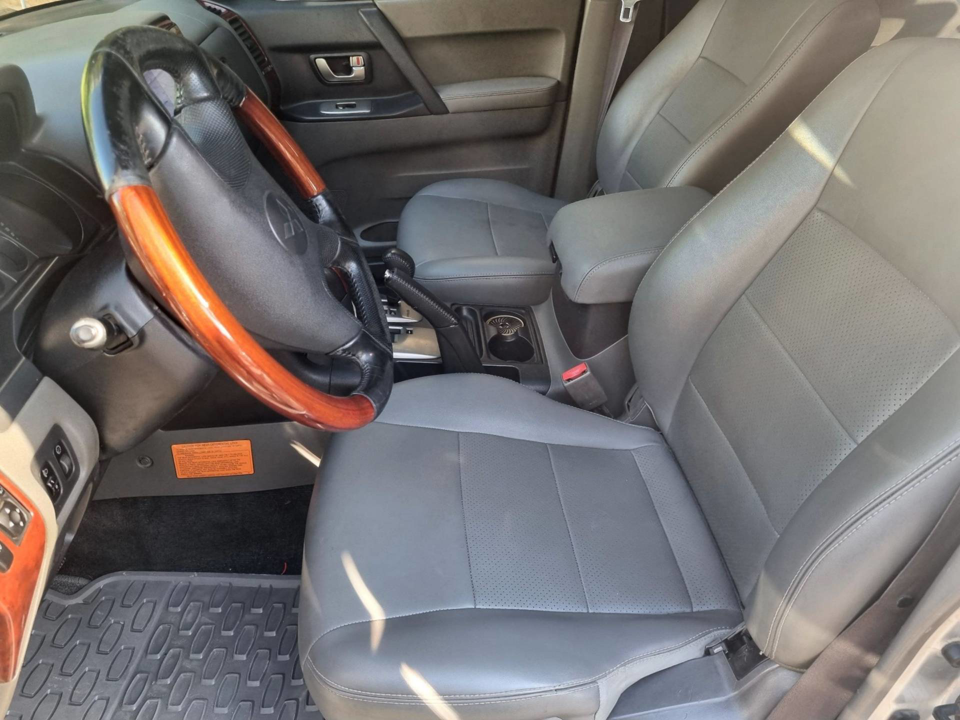 Mitsubishi Pajero 2004