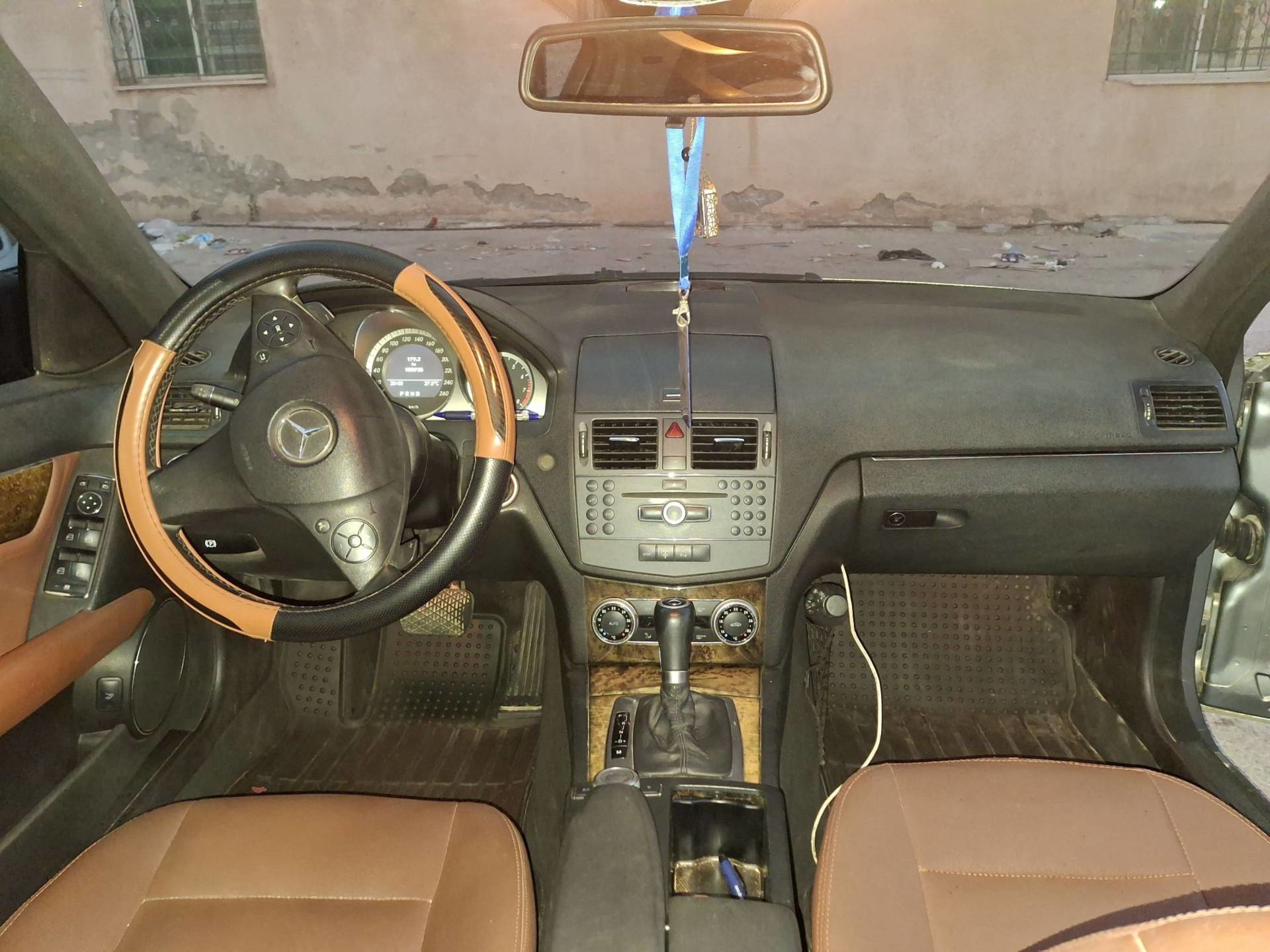 مرسيدس بنز C200 2010