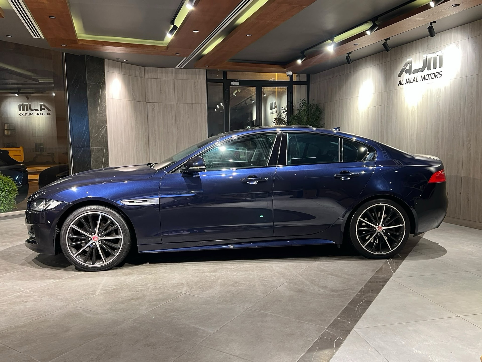 جاكوار XE 2016