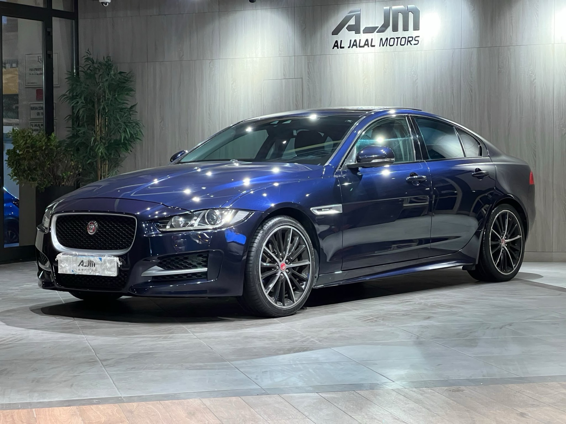 جاكوار XE 2016