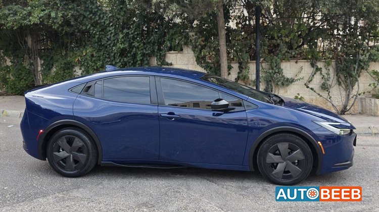 Toyota Prius 2025