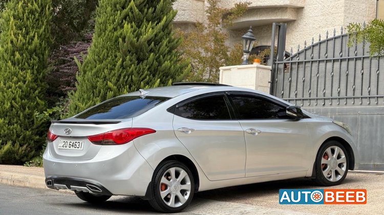 Hyundai Avante 2011