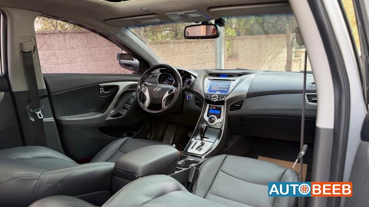 Hyundai Avante 2011