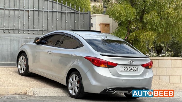 Hyundai Avante 2011