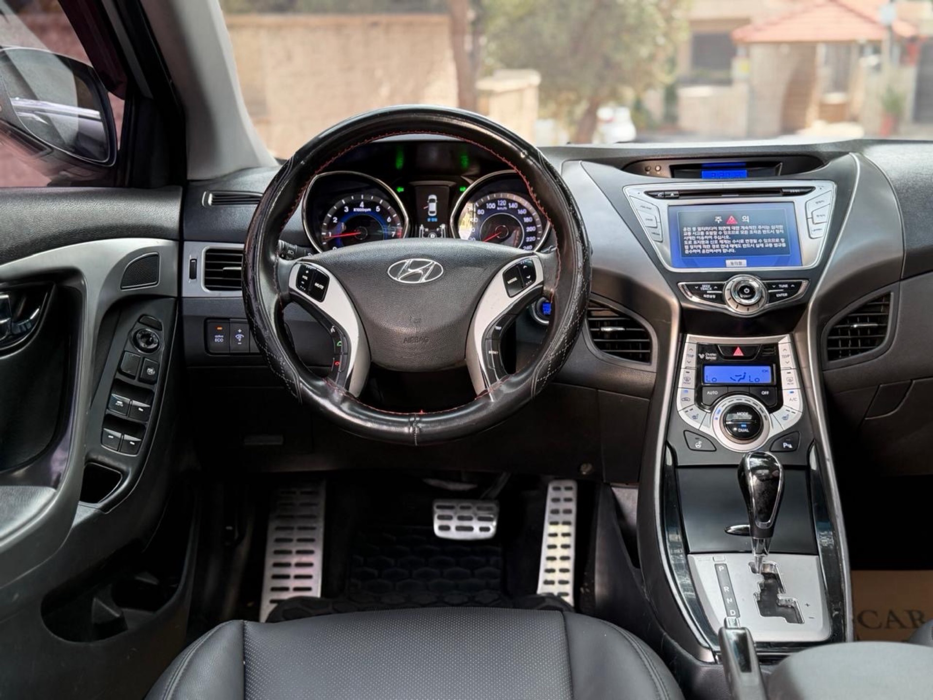 Hyundai Avante 2011