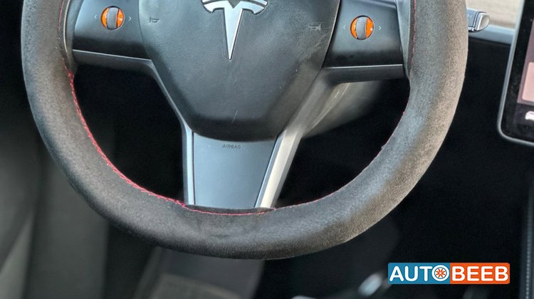 Tesla Y 2021