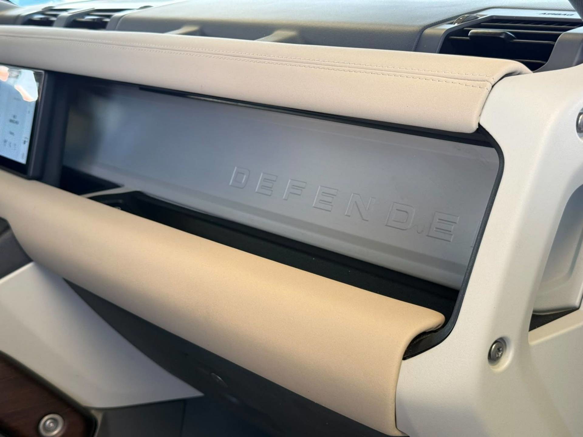 Land Rover Defender 2022