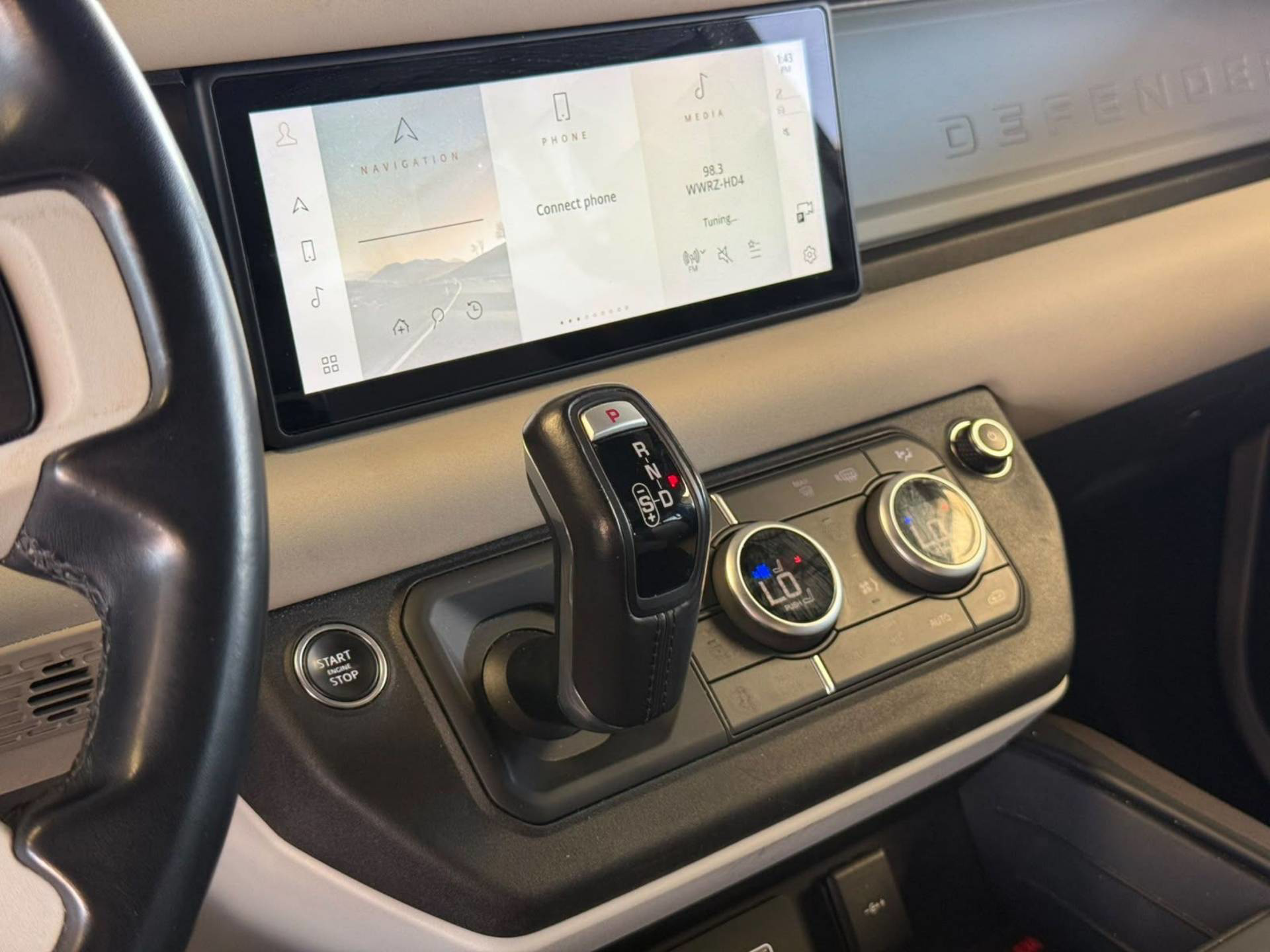 Land Rover Defender 2022