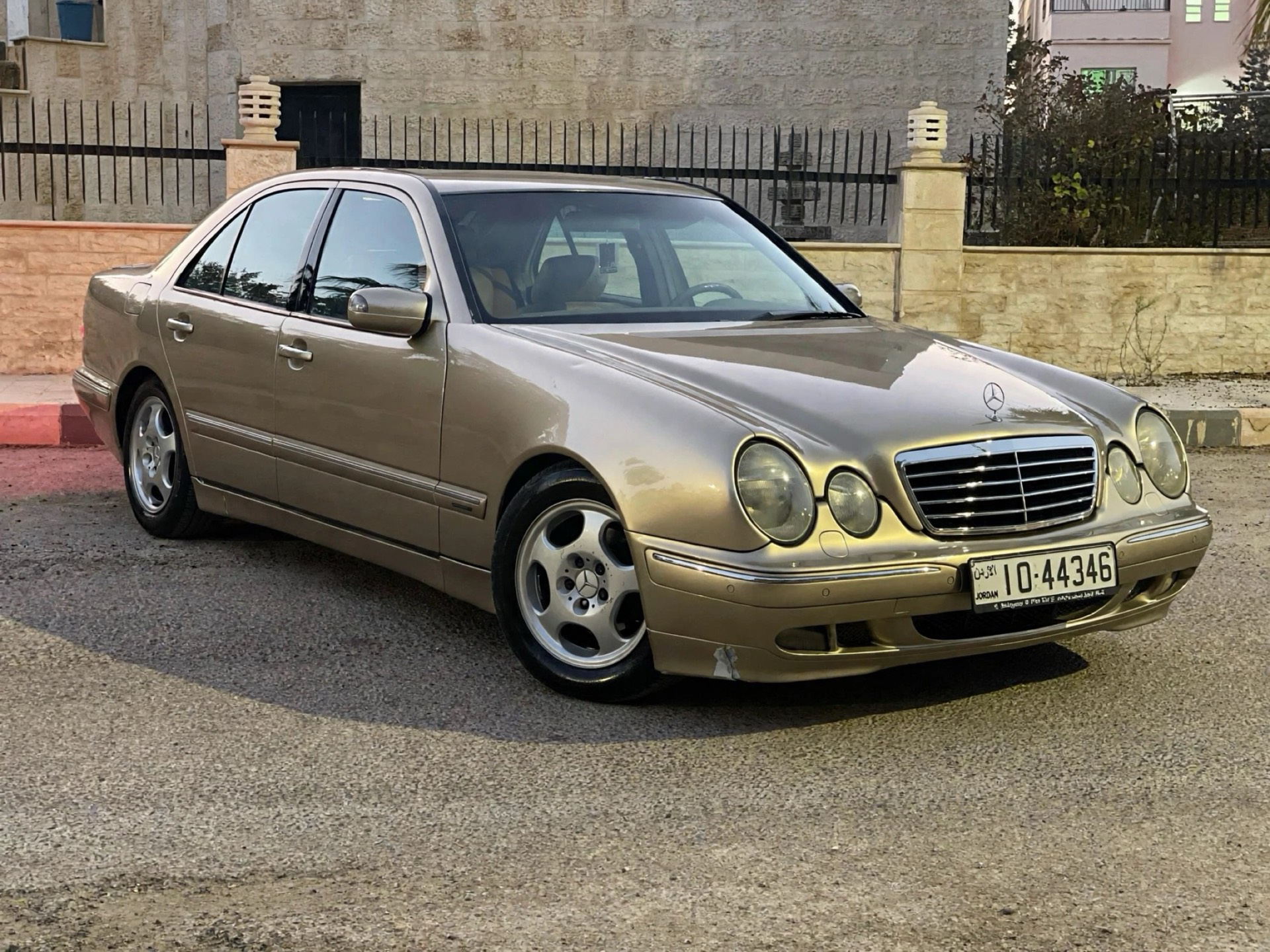 مرسيدس بنز E200 2001