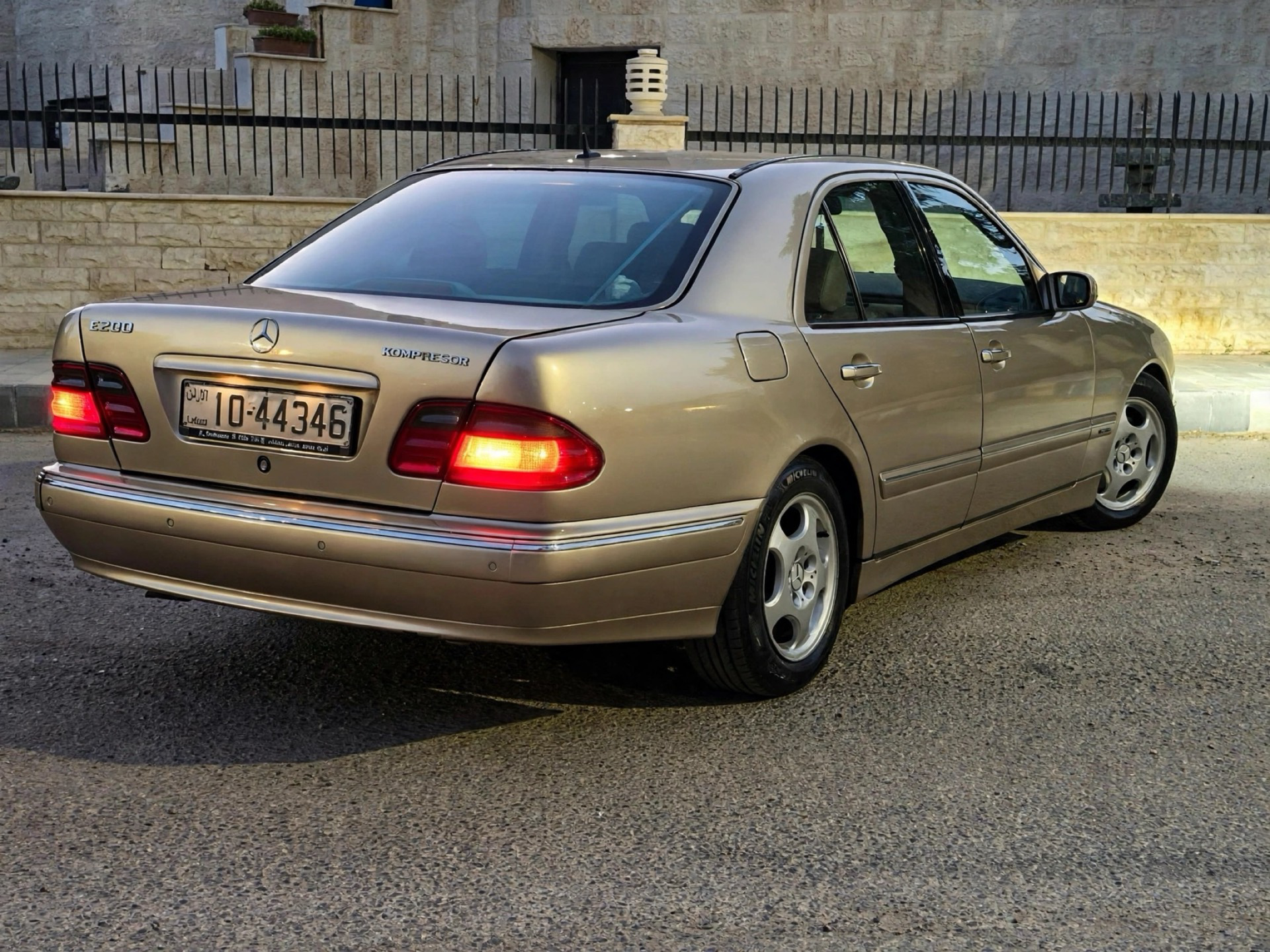 مرسيدس بنز E200 2001
