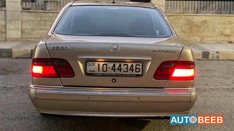 مرسيدس بنز E200 2001