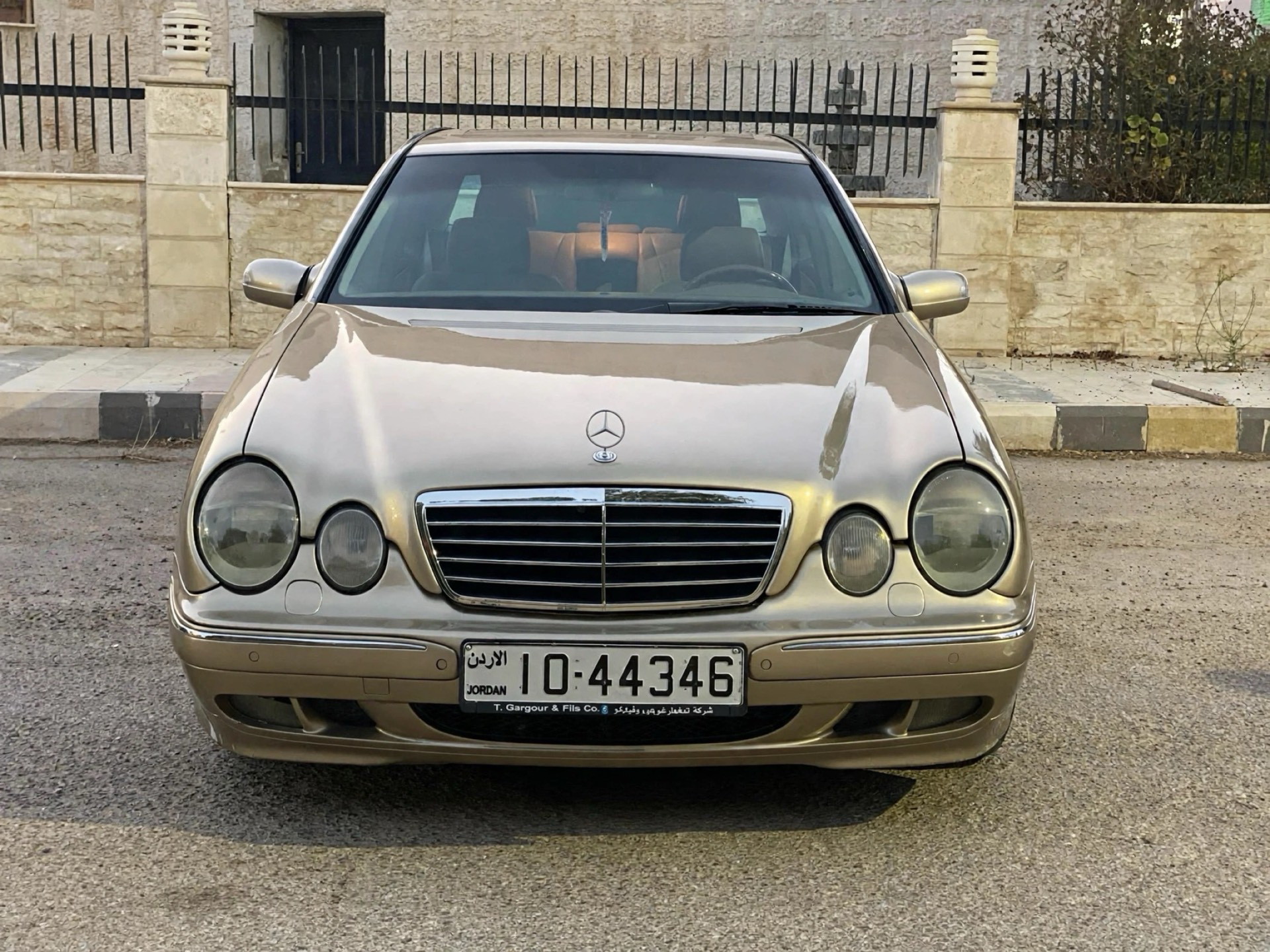 مرسيدس بنز E200 2001