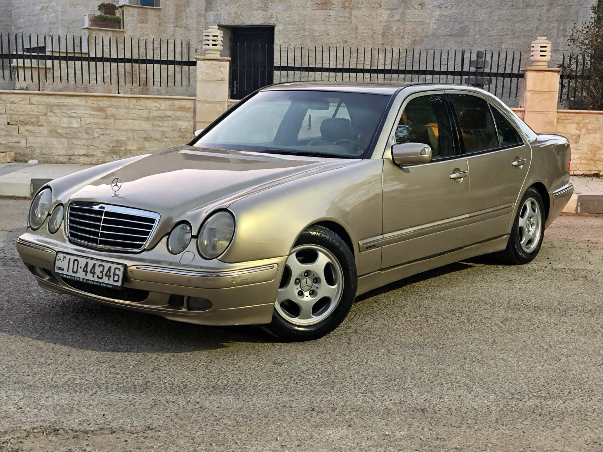 مرسيدس بنز E200 2001