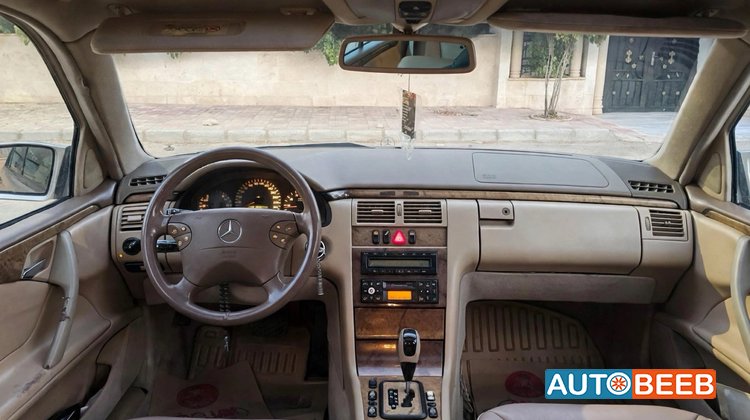 مرسيدس بنز E200 2001
