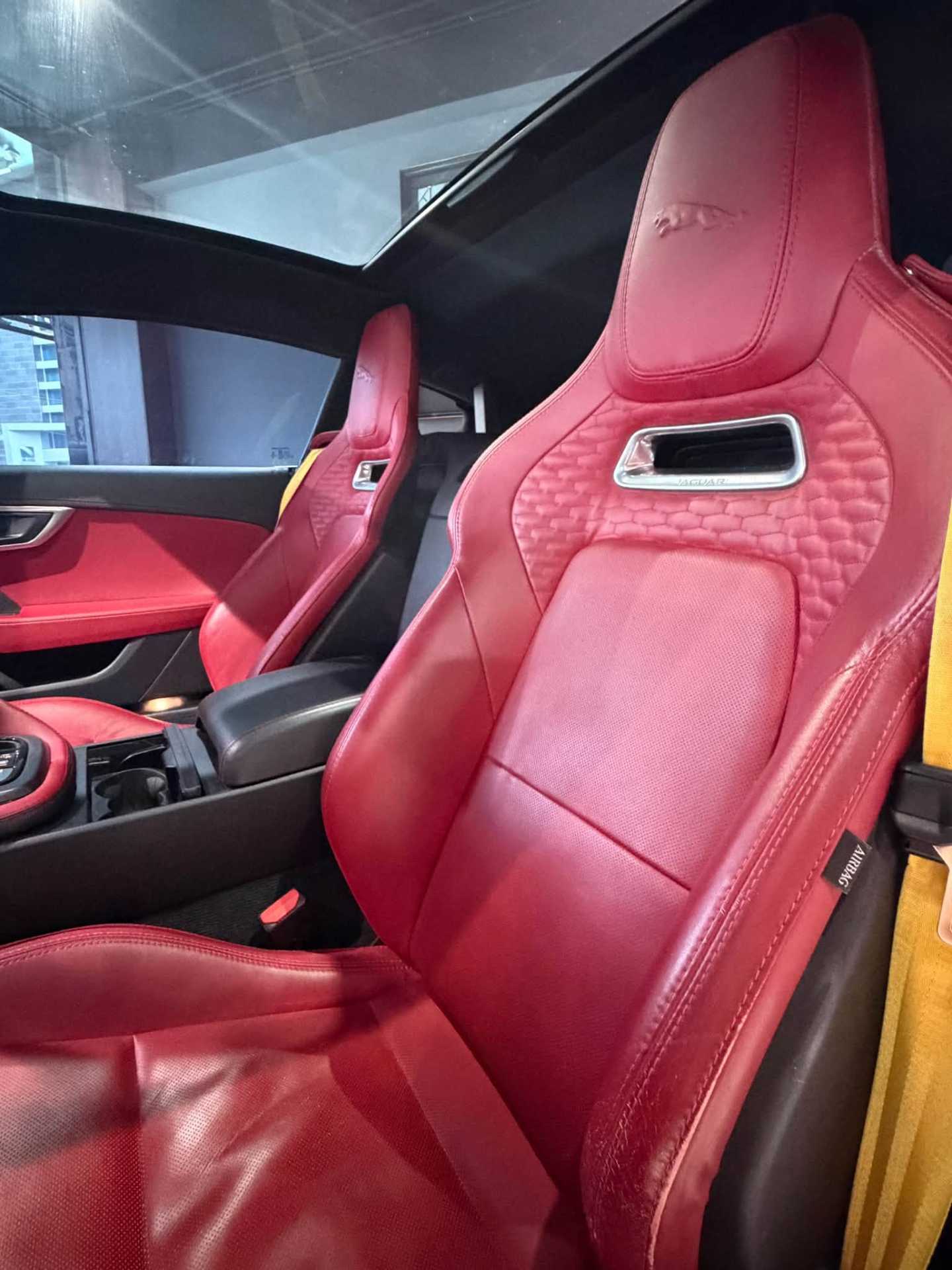 جاكوار F-Type 2023