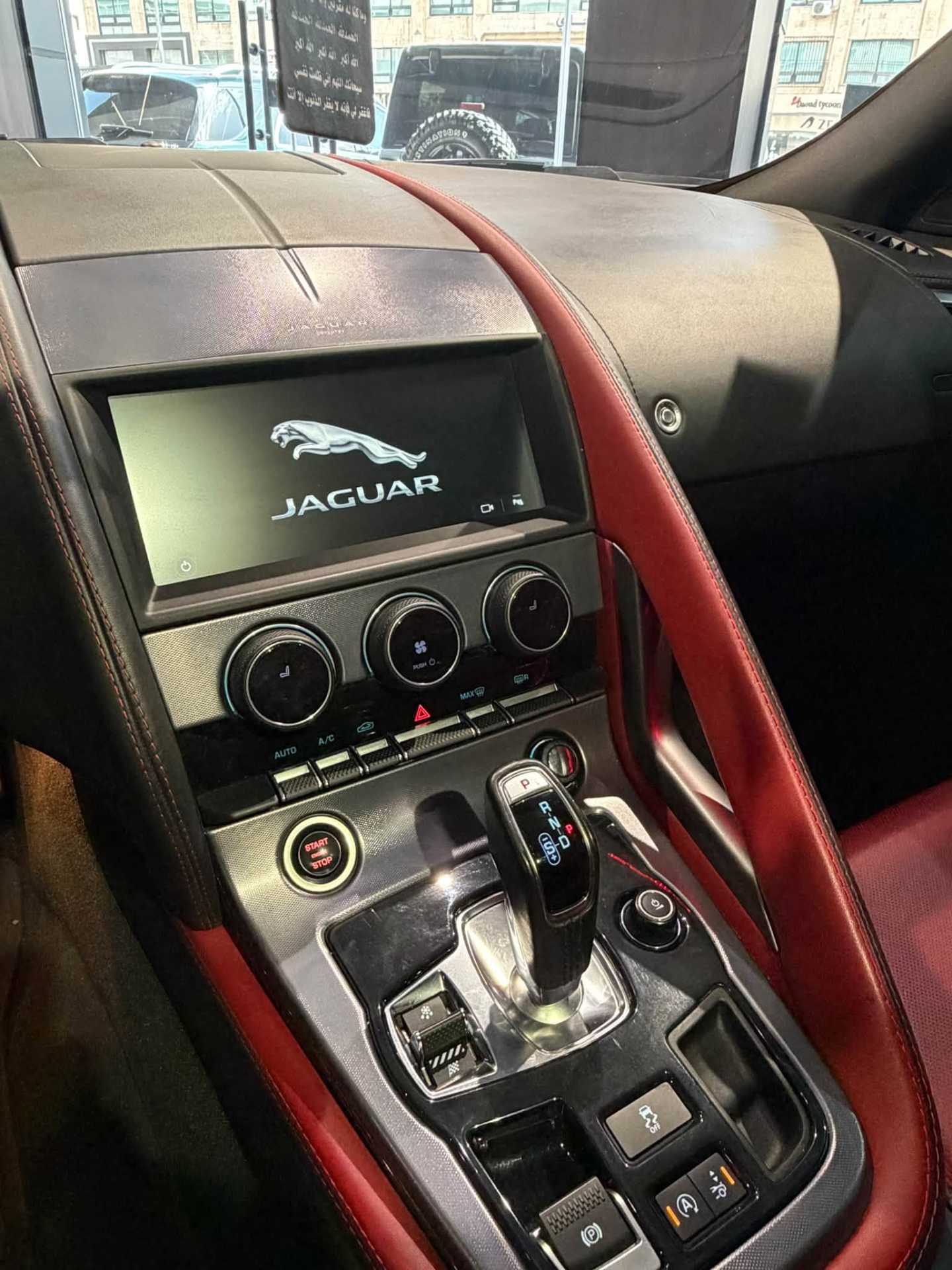 جاكوار F-Type 2023