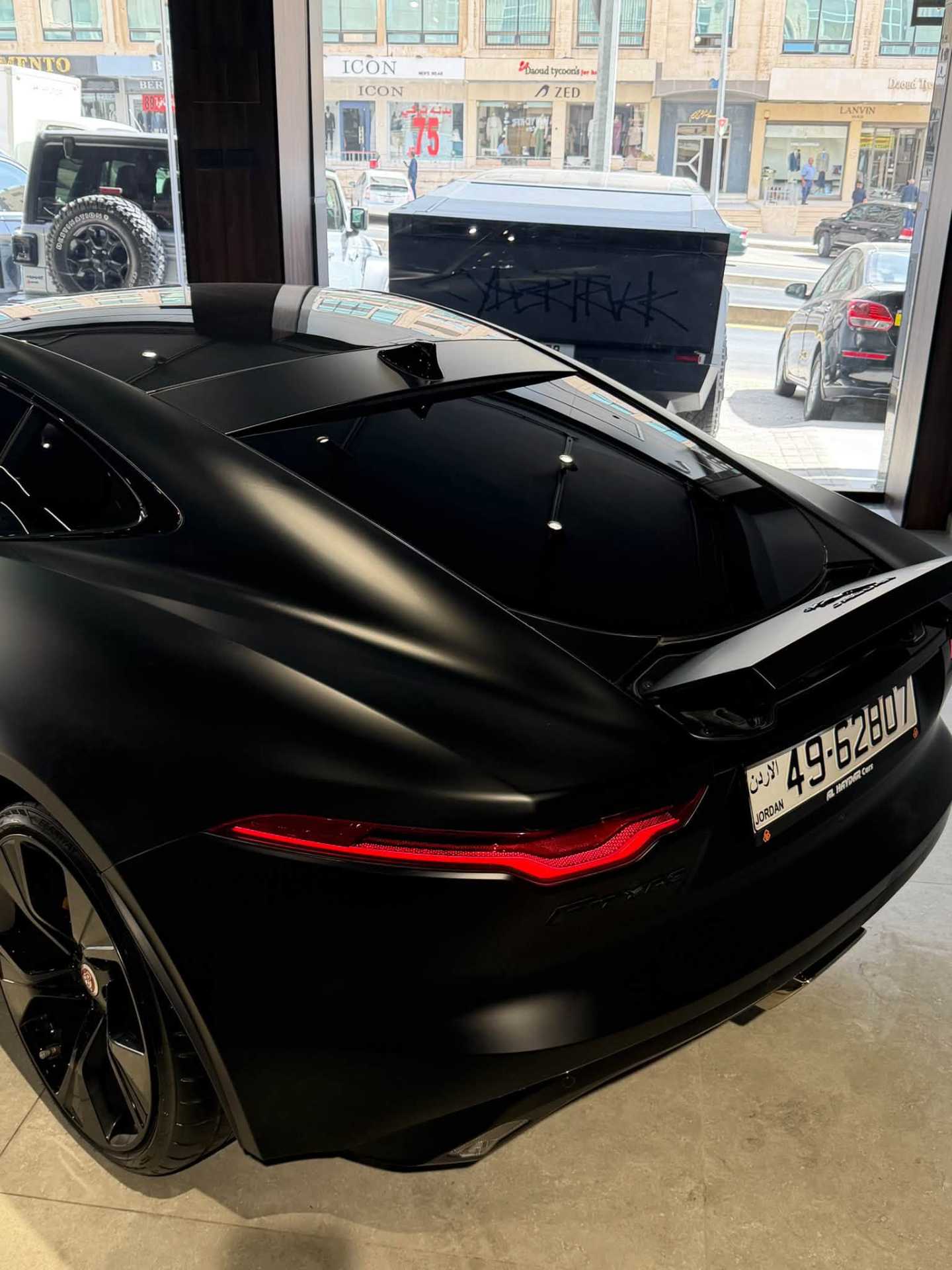 جاكوار F-Type 2023