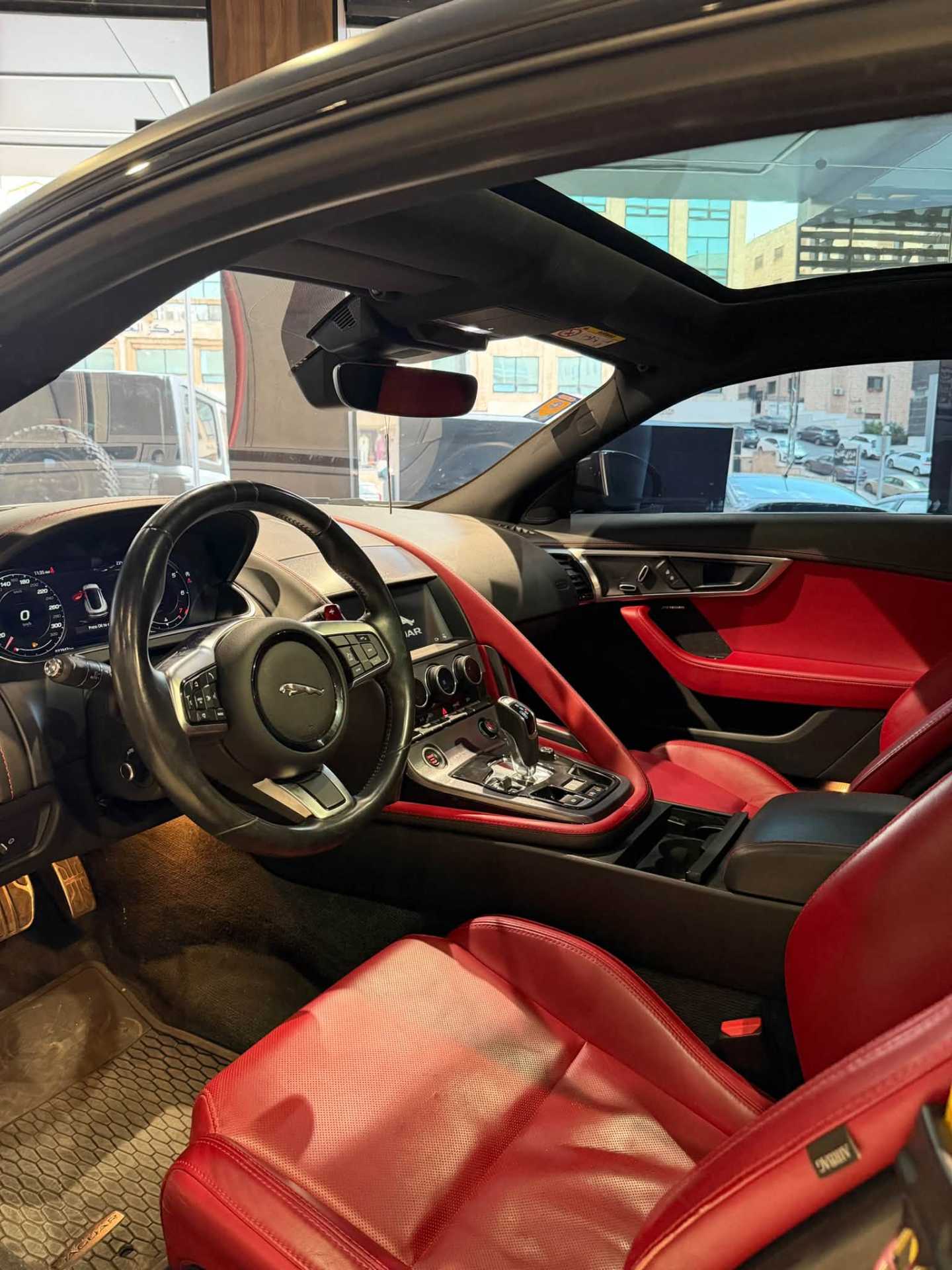 جاكوار F-Type 2023